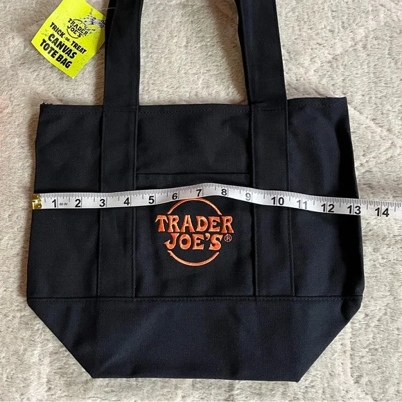 Set of 4 Trader Joe’s Halloween Mini Tote Bags - Picture 10 of 12